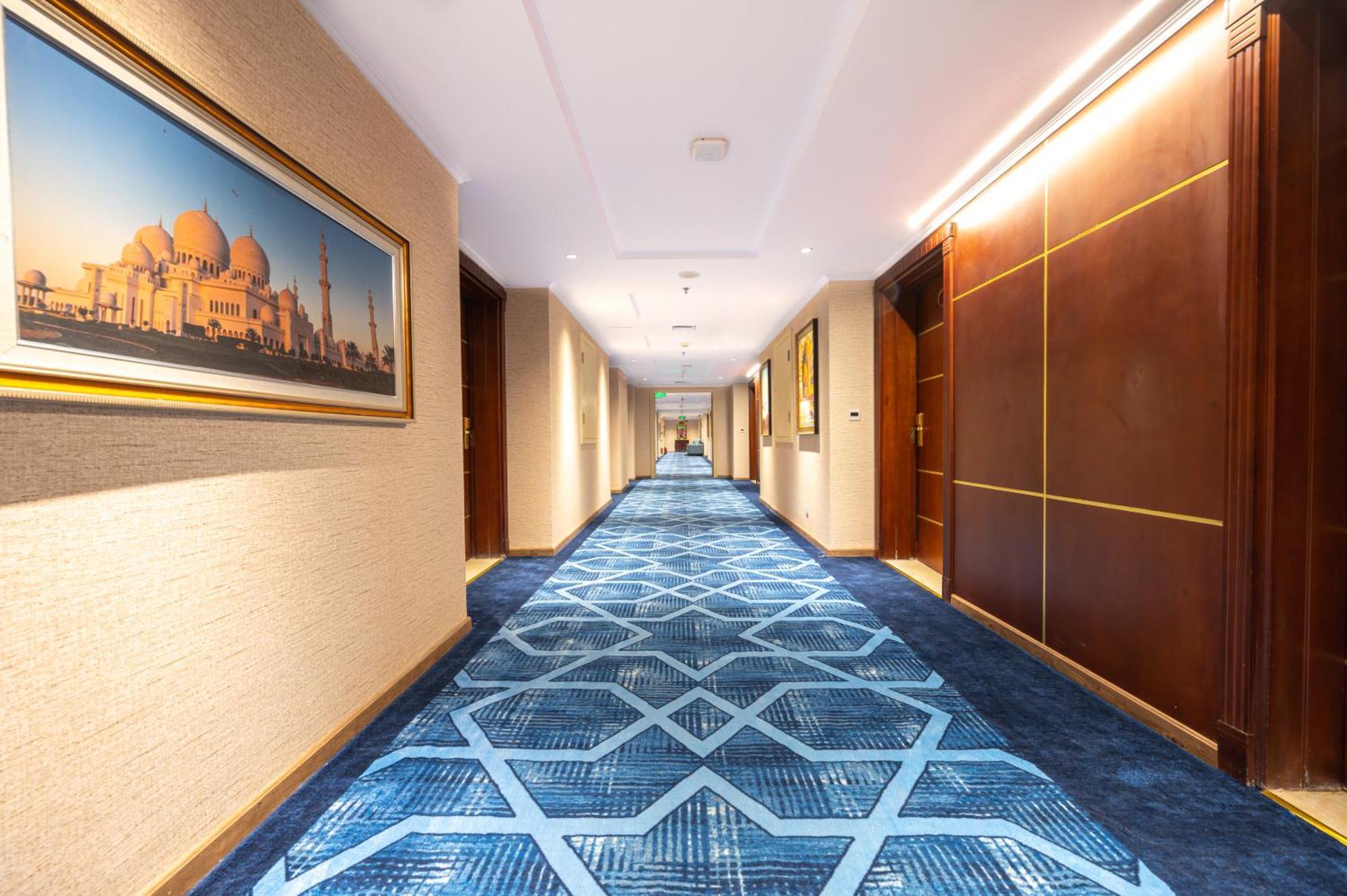 Shaza Regency Plaza Al Madinah Hotel Medina Luaran gambar A corridor at the Taj Mahal Palace