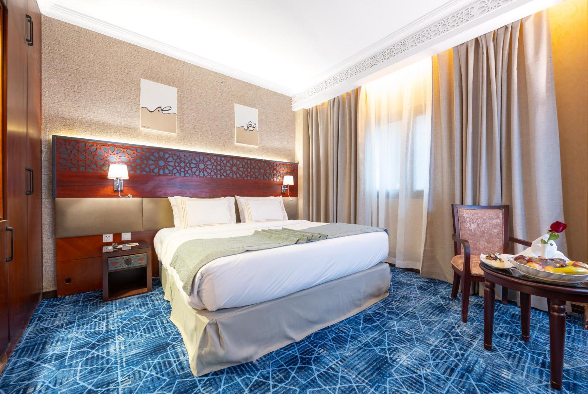 Shaza Regency Plaza Al Madinah Hotel Medina Luaran gambar A room at the hotel