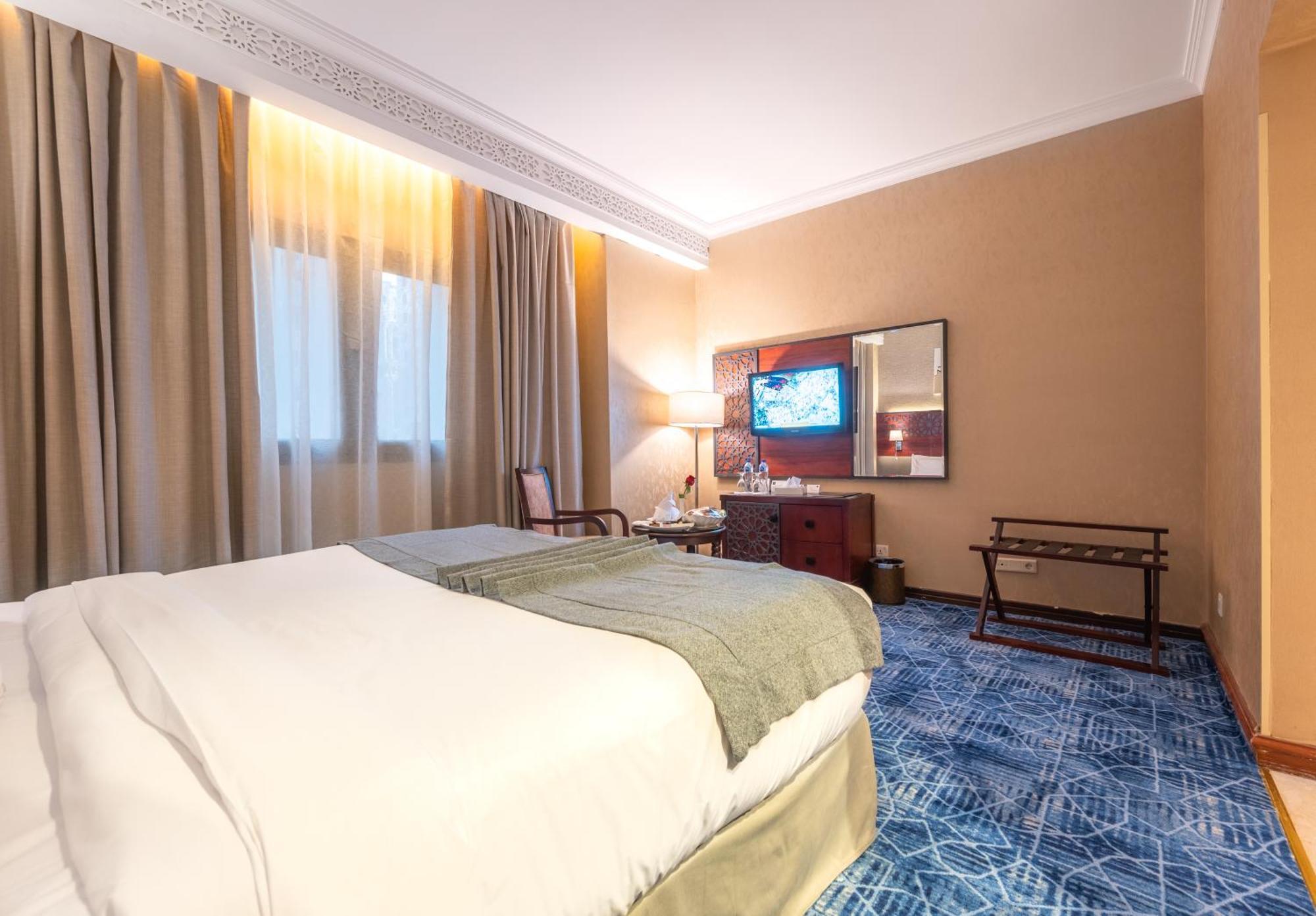 Shaza Regency Plaza Al Madinah Hotel Medina Luaran gambar A room at the hotel