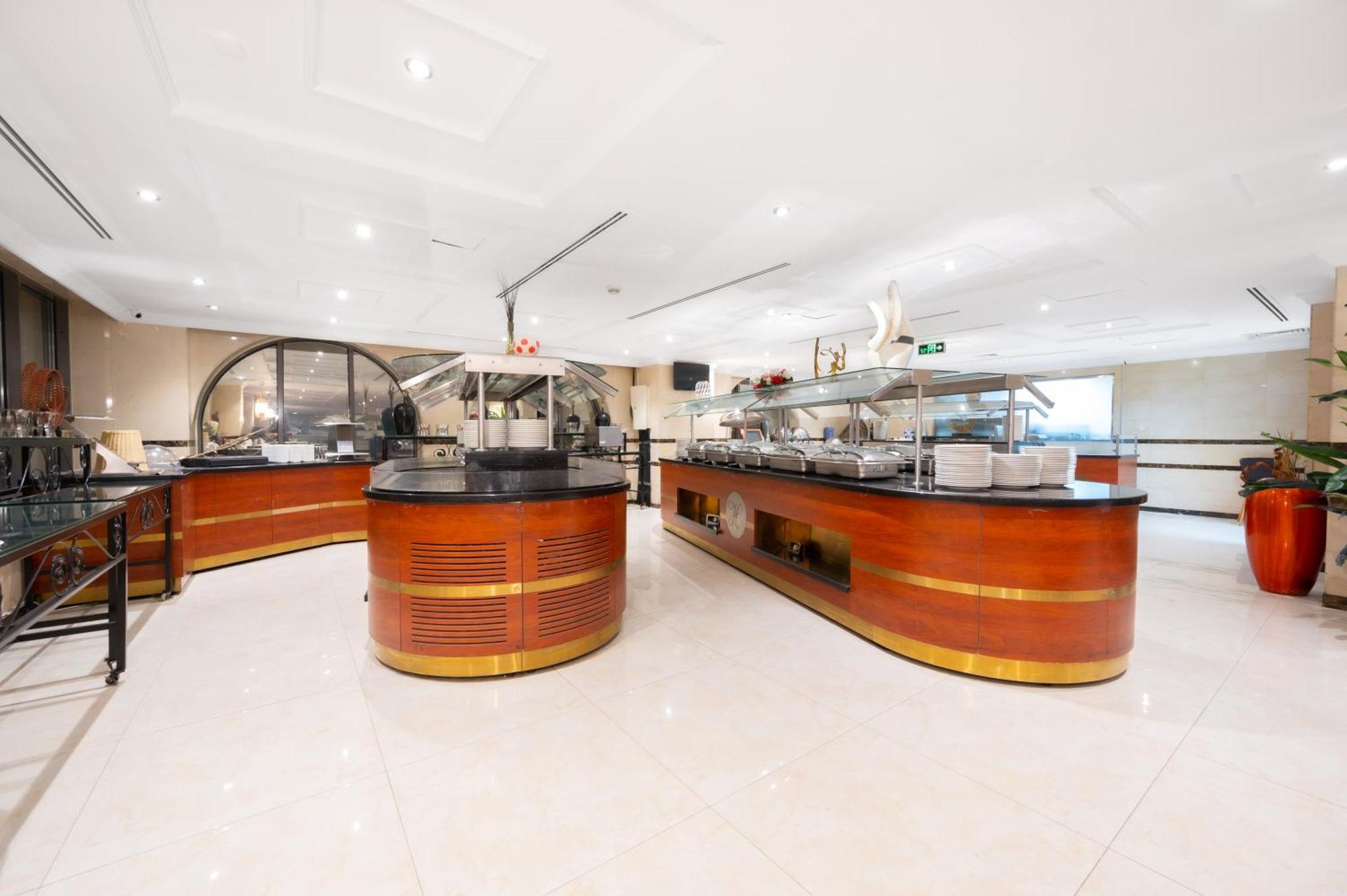 Shaza Regency Plaza Al Madinah Hotel Medina Luaran gambar The buffet at the lounge