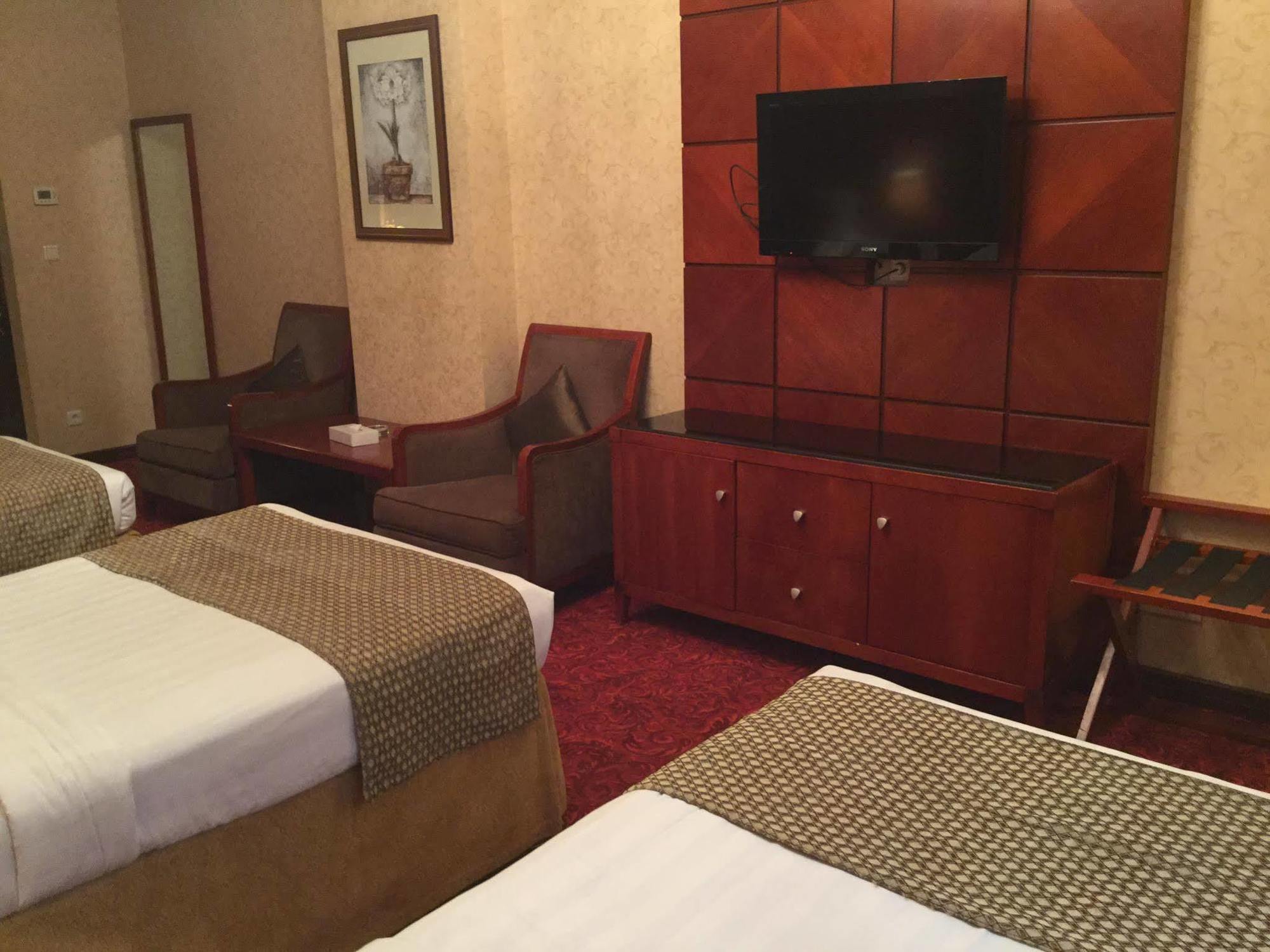 Shaza Regency Plaza Al Madinah Hotel Medina Luaran gambar A room at the hotel