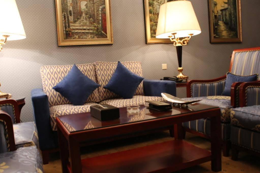 Shaza Regency Plaza Al Madinah Hotel Medina Luaran gambar A living room